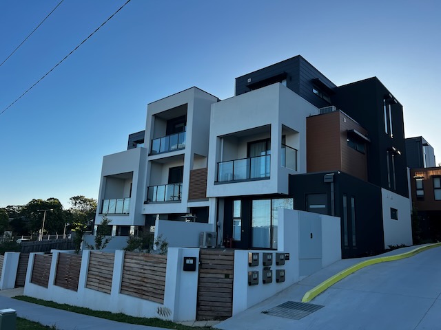 semi frameless glass balustrade Mitcham 5