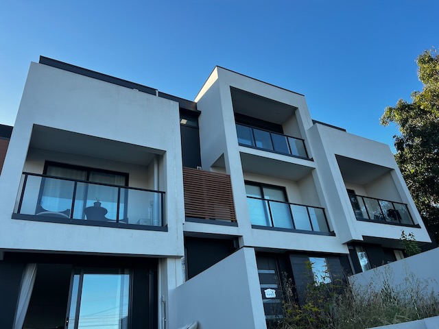 semi frameless glass balustrade Mitcham